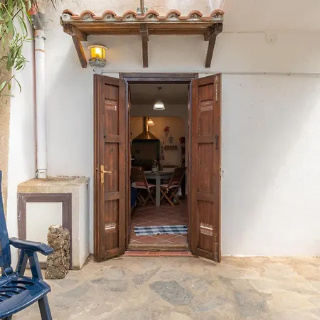 - Domus De Mar Holiday home